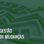 Um labirinto e uma seta o percorrendo até sua saída e o texto Gestão de Mudanças